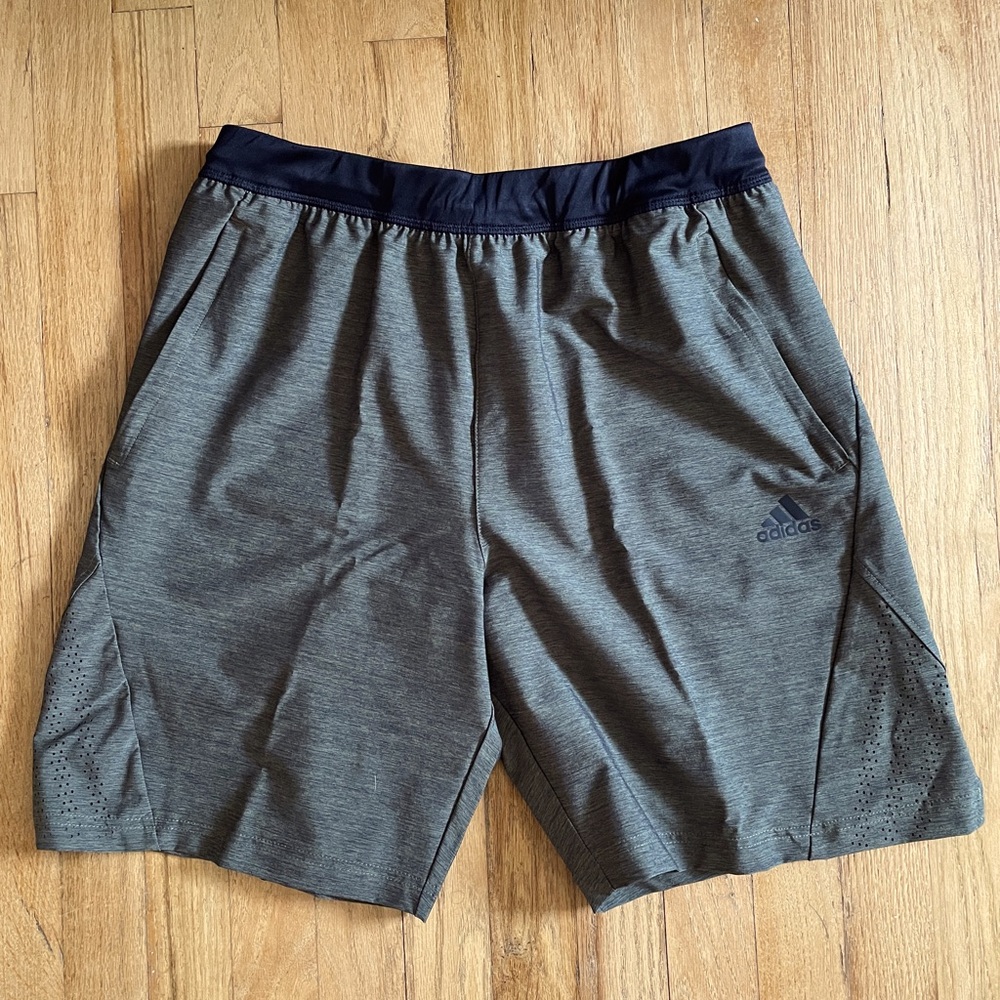 Adidas Shorts M Camo Green with zipper pockets